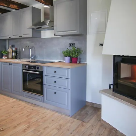2 Bedroom Nice Home In Veprinac Holiday home