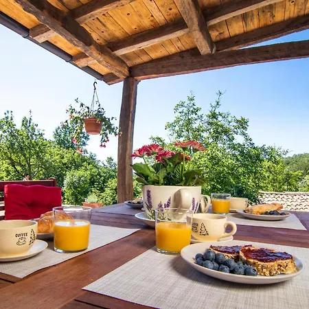2 Bedroom Nice Home In Veprinac Holiday home *